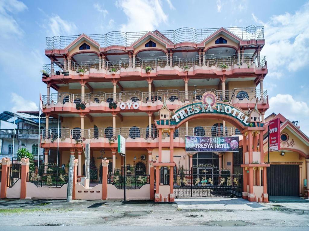 Oyo 1140 Hotel Tresya Tanjung Balai Tanjungbalai Exteriér fotografie